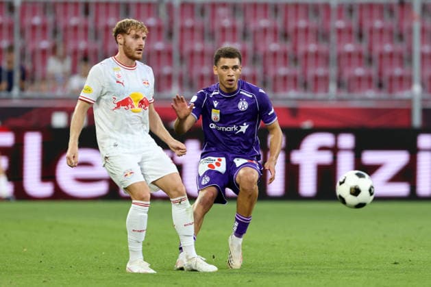 SOCCER - BL, RBS vs A.Wien SALZBURG,AUSTRIA,30.AUG.26 - SOCCER - ADMIRAL Bundesliga, Red Bull Salzburg vs FK Austria Wien. Image shows Yorbe Vertessen (RBS) and Daniel Nnodim (A.Wien).  GEPAxpictures xMathiasxMandl