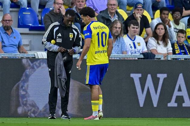 LEEUWARDEN , 30-08-2026 , Kooi Stadium , season 2026 2027 , Dutch Eredivisie football , match between SC Cambuur and FC Twente , picture shows injury SC Cambuur player Rafik El Arguioui Cambuur - Twente  x206258164x Copyright: