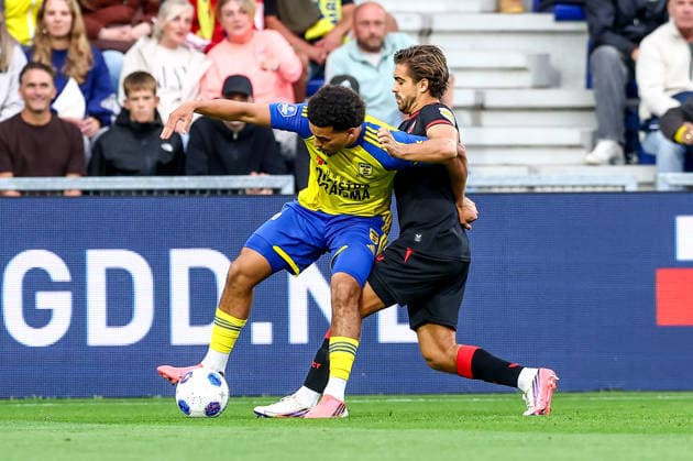2026-08-30 SC Cambuur v FC Twente - Dutch Eredivisie LEEUWARDEN, NETHERLANDS - AUGUST 30: Rafik El Argiouui of SC Cambuur, Bart van Rooij of FC Twente during the Dutch Eredivisie match between SC Cambuur and FC Twente at Kooi Stadion on August 30, 2026 in Leeuwarden, Netherlands. Leeuwarden Kooi Stadion Netherlands Content not available for redistribution in The Netherlands directly or indirectly through any third parties. Copyright: xPieterxvanxderxWoudex
