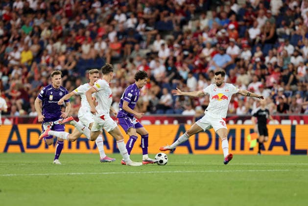 SOCCER - BL, RBS vs A.Wien SALZBURG,AUSTRIA,30.AUG.26 - SOCCER - ADMIRAL Bundesliga, Red Bull Salzburg vs FK Austria Wien. Image shows Sanel Saljic (A.Wien) and Dominik Schmid (RBS).  GEPAxpictures xMathiasxMandl