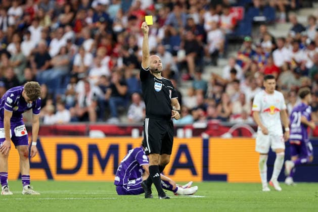 SOCCER - BL, RBS vs A.Wien SALZBURG,AUSTRIA,30.AUG.26 - SOCCER - ADMIRAL Bundesliga, Red Bull Salzburg vs FK Austria Wien. Image shows referee Walter Altmann.  GEPAxpictures xMathiasxMandl