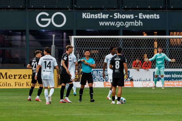 Germany Men s Soccer 3rd Division 2026–2027, Matchday 3: FC Viktoria Köln vs. SC Preußen Münster, Cologne. Referee Ryo Tanimoto (Japan), FIFA Referee, shows a yellow card, foul, caution against Lucas Zeller of SC Preußen Münster, 5 Copyright: xThiemoxRudolphx