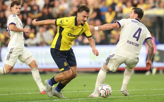 Union s Mateo Biondic and Anderlecht s Giulian Biancone fight for the ball during a soccer match between Union Saint-Gilloise and RSC Anderlecht, Sunday 30 August 2026 in Brussels, on day 4 of the 2026-2027 Jupiler Pro League first division of the Belgian championship. VIRGINIExLEFOUR  x184774861x