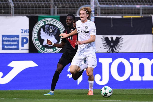 Soccer, 3rd Division, Matchday 3: FC Viktoria Köln vs. SC Preußen Münster on August 30, 2026, at Sportpark Höhenberg in Cologne. Niklas Varelmann (Münster) in the foreground; Yannick Tonye (Cologne) in the background. DFB regulations prohibit any use of photographs as image sequences and or quasi-video. xRx