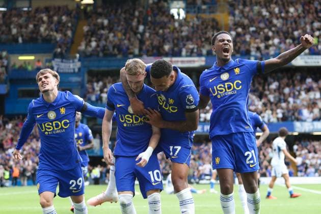 Cole Palmer of Chelsea celebrates scoring his team s fourth goal with teammates Chelsea v Brighton and Hove Albion, Premier League, Football, Stamford Bridge, London, UK, 30 08 2026, England - 30 Aug 2026London Stamford Bridge England United Kingdom EDITORIAL USE ONLY No use with unauthorised audio, video, data, fixture lists, club league logos or live services. Online in-match use limited to 120 images, no video emulation. No use in betting, games or single club league player publications. Copyright: xHanc WiredxPhotos Shutterstockx 17125813bm