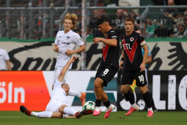 Rico Preissinger of SC Preussen Münster and Taylan Duman of FC Viktoria Köln battle for the ball during the 3. Liga match between Viktoria Köln and Preussen Münster at Sportpark Höhenberg on August 30, 2026, in Cologne, Germany. Photo by Oliver Kaelke, DeFodi Images. Rico Preissinger of SC Preussen Muenster and Taylan Duman of FC Viktoria Koeln battle for the ball during the 3. Liga match between Viktoria Koeln and Preussen Muenster at Sportpark Höhenberg on August 30, 2026 in Cologne, Germany. Photo by Oliver Kaelke, DeFodi Images. DFB and DFL regulations prohibit any use of photographs as image sequences and or quasi-video. Photo by Oliver Kaelke, DeFodi Images.