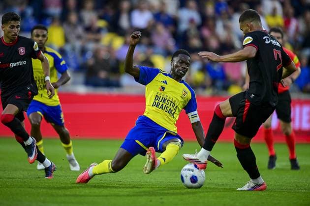 LEEUWARDEN , 30-08-2026 , Kooi Stadium , season 2026 2027 , Dutch Eredivisie football , match between SC Cambuur and FC Twente , picture shows FC Twente player Younes Taha SC Cambuur player Jamal Amofa FC Twente player Marko Pjaca Cambuur - Twente  x206258873x Copyright:
