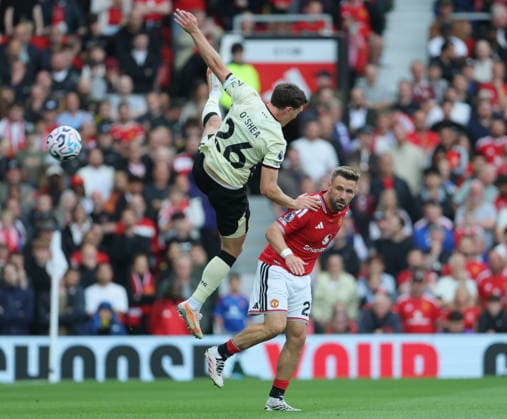 Manchester United, ManU v Ipswich Town - Premier League 2026 27 Dara O Shea of Ipswich Town and Luke Shaw of Manchester United challenge during the Premier League 2026 27 match between Manchester United and Ipswich Town at Old Trafford on August 30, 2026 in Manchester, England. WARNING! This Photograph May Only Be Used For Newspaper And Or Magazine Editorial Purposes. May Not Be Used For Publications Involving 1 player, 1 Club Or 1 Competition Without Written Authorisation From Football DataCo Ltd. For Any Queries, Please Contact Football DataCo Ltd on +44 (0) 207 864 9121 Manchester Old Trafford England United Kingdom Copyright: xAllstarxPicturexLibraryxLtdx