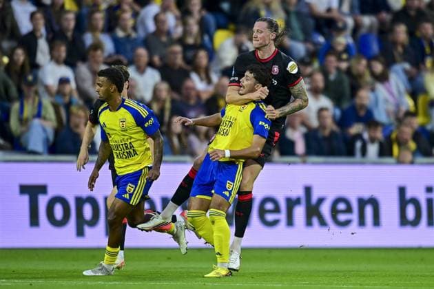 LEEUWARDEN , 30-08-2026 , Kooi Stadium , season 2026 2027 , Dutch Eredivisie football , match between SC Cambuur and FC Twente , picture shows SC Cambuur player Ismael Baouf FC Twente player Wout Weghorst Cambuur - Twente  x206259141x Copyright: