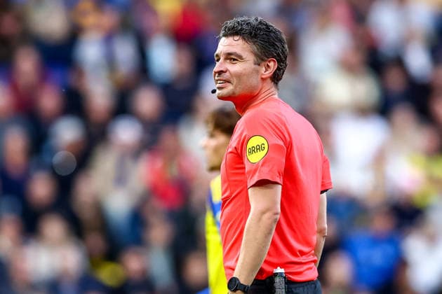 2026-08-30 SC Cambuur v FC Twente - Dutch Eredivisie LEEUWARDEN, NETHERLANDS - AUGUST 30: referee Erwin Blank during the Dutch Eredivisie match between SC Cambuur and FC Twente at Kooi Stadion on August 30, 2026 in Leeuwarden, Netherlands. Leeuwarden Kooi Stadion Netherlands Content not available for redistribution in The Netherlands directly or indirectly through any third parties. Copyright: xPieterxvanxderxWoudex