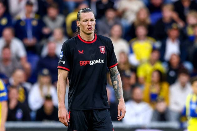 2026-08-30 SC Cambuur v FC Twente - Dutch Eredivisie LEEUWARDEN, NETHERLANDS - AUGUST 30: Wout Weghorst of FC Twente during the Dutch Eredivisie match between SC Cambuur and FC Twente at Kooi Stadion on August 30, 2026 in Leeuwarden, Netherlands. Leeuwarden Kooi Stadion Netherlands Content not available for redistribution in The Netherlands directly or indirectly through any third parties. Copyright: xPieterxvanxderxWoudex