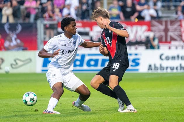 Tackle between Wesley Adeh (SC Preussen Münster, No. 06) and Tim Kloss (Viktoria Köln, No. 18) – FC Viktoria Köln vs. SC Preussen Münster, Soccer, 3rd Division, Matchday 3, 2026–2027 Season, August 30, 2026 DFL DFB regulations prohibit any use of photographs as image sequences and or quasi-video FC Viktoria Cologne vs. SC Preussen Münster, soccer, 3. Liga, Matchday 3, 2026–2027 season, August 30, 2026, Cologne Copyright: xEibner-Pressefoto ThomasxHaeslerx EP_THR