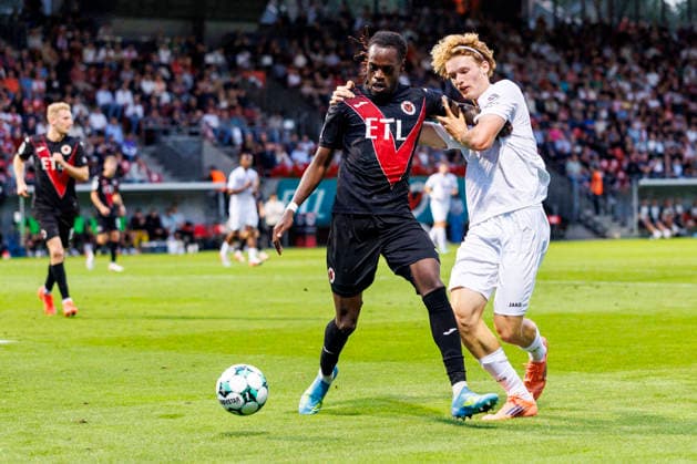 KOELN, GERMANY - AUGUST 30, 2026: Yannick Tonye (FC Viktoria Köln, 7) and Niklas Varelmann (Preußen Münster, 36) during the 3rd division match on gameday 3 between Viktoria Koeln vs. Preußen Muenster at the Sportpark Hoehenberg on August 30, 2026 in Koeln, Germany. DFL REGULATIONS PROHIBIT ANY USE OF PHOTOGRAPHS AS IMAGE SEQUENCES AND OR QUASI-VIDEO. Nordrhein-Westfalen Germany Copyright: xLeahxKohringx