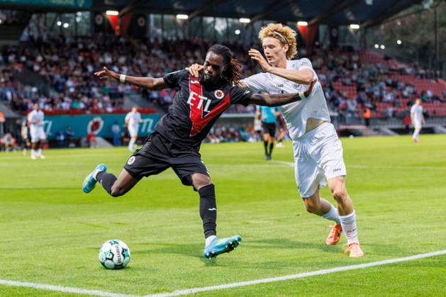 KOELN, GERMANY - AUGUST 30, 2026: Yannick Tonye (FC Viktoria Köln, 7) and Niklas Varelmann (Preußen Münster, 36) during the 3rd division match on gameday 3 between Viktoria Koeln vs. Preußen Muenster at the Sportpark Hoehenberg on August 30, 2026 in Koeln, Germany. DFL REGULATIONS PROHIBIT ANY USE OF PHOTOGRAPHS AS IMAGE SEQUENCES AND OR QUASI-VIDEO. Nordrhein-Westfalen Germany Copyright: xLeahxKohringx