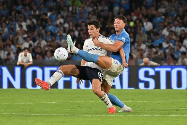 Foto IPP Felice De Martino Napoli 30 08 2026 Calcio Campionato serie A 2026-2027 Napoli - Como Nella foto: Anastasios Douvikas e Amir Rrahmani Italy Photo Press World Copyright Napoli italy Italia ITALY  Copyright: xR4924_italyphotopressx