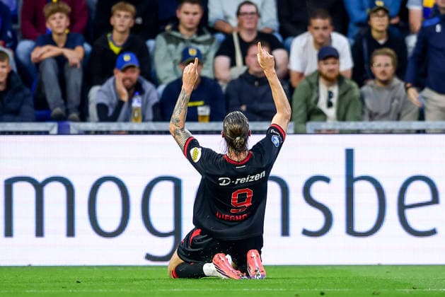 2026-08-30 SC Cambuur v FC Twente - Dutch Eredivisie LEEUWARDEN, NETHERLANDS - AUGUST 30: Wout Weghorst of FC Twente celebrates after scoring his sides second goal during the Dutch Eredivisie match between SC Cambuur and FC Twente at Kooi Stadion on August 30, 2026 in Leeuwarden, Netherlands. Leeuwarden Kooi Stadion Netherlands Content not available for redistribution in The Netherlands directly or indirectly through any third parties. Copyright: xPieterxvanxderxWoudex