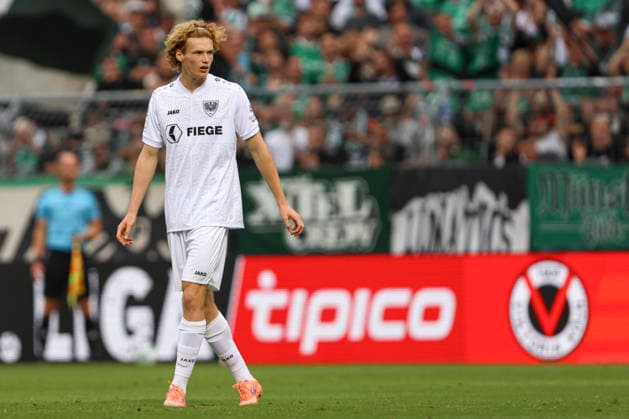 Niklas Varelmann of SC Preussen Münster watches during the 3. Liga match between Viktoria Cologne and Preussen Münster at Sportpark Höhenberg on August 30, 2026, in Cologne, Germany Photo by Oliver Kaelke, DeFodi Images Niklas Varelmann of SC Preussen Münster looks on during the 3. Liga match between Viktoria Köln and Preussen Münster at Sportpark Höhenberg on August 30, 2026 in Cologne, Germany Photo by Oliver Kaelke, DeFodi Images DFB and DFL regulations prohibit any use of photographs as image sequences and or quasi-video. Photo by Oliver Kaelke, DeFodi Images
