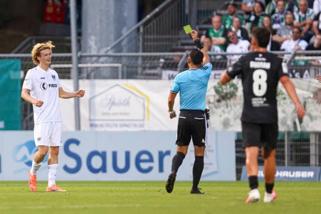 Niklas Varelmann of SC Preussen Münster receives a yellow card during the 3. Liga match between Viktoria Köln and Preussen Münster at Sportpark Höhenberg on August 30, 2026, in Cologne, Germany Photo by Oliver Kaelke, DeFodi Images Niklas Varelmann of SC Preussen Münster receives a yellow card during the 3. Liga match between Viktoria Köln and Preussen Münster at Sportpark Höhenberg on August 30, 2026 in Cologne, Germany. Photo by Oliver Kaelke, DeFodi Images. DFB and DFL regulations prohibit any use of photographs as image sequences and or quasi-video. Photo by Oliver Kaelke, DeFodi Images.