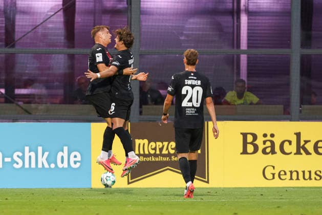 David Otto of FC Viktoria Cologne celebrates the goal with his teammates after scoring the 3-1 goal during the 3. Liga match between Viktoria Cologne and Preussen Münster at Sportpark Höhenberg on August 30, 2026, in Cologne, Germany. Photo by Oliver Kaelke, DeFodi Images. David Otto of FC Viktoria Cologne celebrates after scoring his team’s third goal with teammates during the 3. Liga match between Viktoria Cologne and Preussen Münster at Sportpark Höhenberg on August 30, 2026 in Cologne, Germany. Photo by Oliver Kaelke, DeFodi Images. DFB and DFL regulations prohibit any use of photographs as image sequences and or quasi-video. Photo by Oliver Kaelke, DeFodi Images.