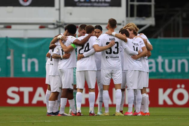 Players from FC Viktoria Cologne form a team circle during the 3. Liga match between Viktoria Cologne and Preussen Münster at Sportpark Höhenberg on August 30, 2026, in Cologne, Germany Photo by Oliver Kaelke DeFodi Images Players from FC Viktoria Cologne form a circle during the 3. Liga match between Viktoria Cologne and Preussen Münster at Sportpark Höhenberg on August 30, 2026 in Cologne, Germany. Photo by Oliver Kaelke, DeFodi Images. DFB and DFL regulations prohibit any use of photographs as image sequences and or quasi-video. Photo by Oliver Kaelke, DeFodi Images.