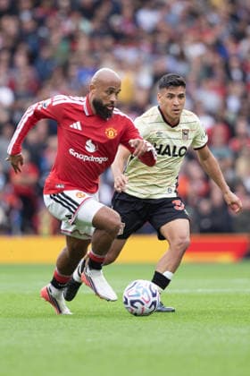 MANCHESTER, ENGLAND, AUGUST 30: Manchester United, ManU s Bryan Mbeumo (L) runs with the ball under pressure from Ipswich Town s Marcelino Nunez (R) during a 2026 27 Premier League match between Manchester United and Ipswich Town at Old Trafford in Manchester, England. (Richard Callis ) Richard Callis Fotoarena (Richard Callis SPP) Copyright: xRichardxCallisx xSPPx spp-en-RiCa-3007352