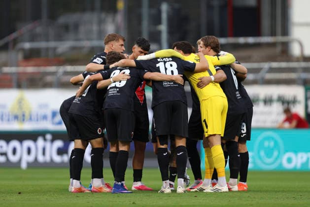 Players from SC Preussen Muenster form a team circle during the 3. Liga match between Viktoria Cologne and Preussen Muenster at Sportpark Höhenberg on August 30, 2026, in Cologne, Germany Photo by Oliver Kaelke DeFodi Images Players from SC Preussen Münster form a circle during the 3. Liga match between Viktoria Köln and Preussen Münster at Sportpark Höhenberg on August 30, 2026 in Cologne, Germany Photo by Oliver Kaelke, DeFodi Images DFB and DFL regulations prohibit any use of photographs as image sequences and or quasi-video Photo by Oliver Kaelke, DeFodi Images