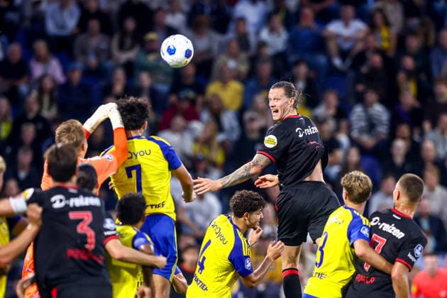 2026-08-30 SC Cambuur v FC Twente - Dutch Eredivisie LEEUWARDEN, NETHERLANDS - AUGUST 30: Wout Weghorst of FC Twente during the Dutch Eredivisie match between SC Cambuur and FC Twente at Kooi Stadion on August 30, 2026 in Leeuwarden, Netherlands. Leeuwarden Kooi Stadion Netherlands Content not available for redistribution in The Netherlands directly or indirectly through any third parties. Copyright: xPieterxvanxderxWoudex