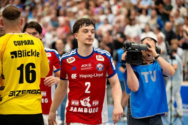 Toma Gadza, Handball Club Hamburg, No. 2 (frustrated), HBW Balingen Weilstetten vs. Handball Club Hamburg, GER, Opel 1 Handball Bundesliga, Championship, Matchday 1, 2026–2027 Season, August 30, 2026, Eibner Press Photo: Andreas Ulmer, BW Balingen Weilstetten vs. Handball Club Hamburg, GER, Opel 1 Handball Bundesliga, Championship, Matchday 1, 2026–2027 Season, August 30, 2026, Balingen Copyright: xEibner-Pressefoto AndreasxUlmerx EP_AUR