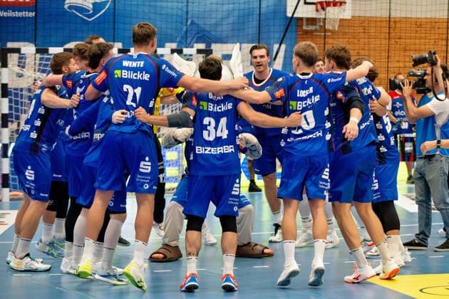 HBW Balingen Weilstetten celebrates after the victory, HBW Balingen Weilstetten vs. Handball Club Hamburg, GER, Opel 1 Handball Bundesliga, Championship, Matchday 1, 2026–2027 Season, August 30, 2026, Eibner Press Photo by Andreas Ulmer: BW Balingen Weilstetten vs. Handball Club Hamburg, GER, Opel 1 Handball Bundesliga, Championship, Matchday 1, 2026–2027 Season, August 30, 2026, Balingen Copyright: xEibner-Pressefoto AndreasxUlmerx EP_AUR