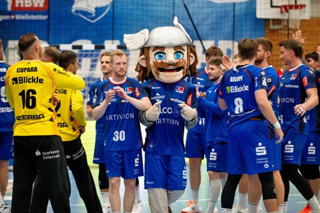 HBW Balingen Weilstetten celebrates after the victory, HBW Balingen Weilstetten vs. Handball Club Hamburg, GER, Opel 1 Handball Bundesliga, Championship, Matchday 1, 2026–2027 Season, August 30, 2026, Eibner Press Photo by Andreas Ulmer: BW Balingen Weilstetten vs. Handball Club Hamburg, GER, Opel 1 Handball Bundesliga, Championship, Matchday 1, 2026–2027 Season, August 30, 2026, Balingen Copyright: xEibner-Pressefoto AndreasxUlmerx EP_AUR