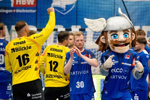 HBW Balingen Weilstetten celebrates after the victory, HBW Balingen Weilstetten vs. Handball Club Hamburg, GER, Opel 1 Handball Bundesliga, Championship, Matchday 1, 2026–2027 Season, August 30, 2026, Eibner Press Photo by Andreas Ulmer: BW Balingen Weilstetten vs. Handball Club Hamburg, GER, Opel 1 Handball Bundesliga, Championship, Matchday 1, 2026–2027 Season, August 30, 2026, Balingen Copyright: xEibner-Pressefoto AndreasxUlmerx EP_AUR