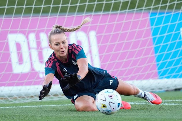August 30, 2026, Valdebebas, Madrid, Spain: Merle Frohms of Real Madrid CF warms up during the Spanish Women League, Liga F, football match played between Real Madrid and Atletico De Madrid at Alfredo Di Stefano stadium on August 30, 2026, in Valdebebas, Madrid, Spain. Real Madrid V Atletico De Madrid - Liga F - ZUMAa181 20260830_zaa_a181_263 Copyright: xDennisxAgyemanx