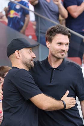 SOCCER - BL, RBS vs A.Wien SALZBURG,AUSTRIA,30.AUG.26 - SOCCER - ADMIRAL Bundesliga, Red Bull Salzburg vs FK Austria Wien. Image shows head coach Stephan Helm (A.Wien) and head coach Danny Roehl (RBS).  GEPAxpictures xMathiasxMandl