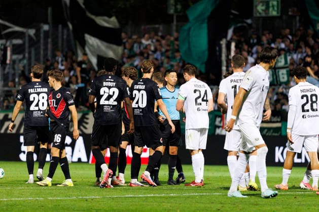 KOELN, GERMANY - AUGUST 30, 2026: Discussion with referee Ryo Tanimoto (Japan) during the 3rd division match on gameday 3 between Viktoria Koeln vs. Preußen Muenster at the Sportpark Hoehenberg on August 30, 2026 in Koeln, Germany. DFL REGULATIONS PROHIBIT ANY USE OF PHOTOGRAPHS AS IMAGE SEQUENCES AND OR QUASI-VIDEO. Nordrhein-Westfalen Germany Copyright: xLeahxKohringx