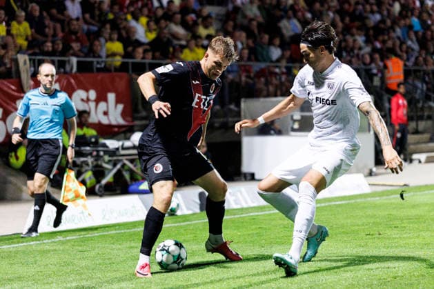 KOELN, GERMANY - AUGUST 30, 2026: David Otto (FC Viktoria Köln, 10) and Antonio Tikvic (Preußen Münster, 4) during the 3rd division match on gameday 3 between Viktoria Koeln vs. Preußen Muenster at the Sportpark Hoehenberg on August 30, 2026 in Koeln, Germany. DFL REGULATIONS PROHIBIT ANY USE OF PHOTOGRAPHS AS IMAGE SEQUENCES AND OR QUASI-VIDEO. Nordrhein-Westfalen Germany Copyright: xLeahxKohringx