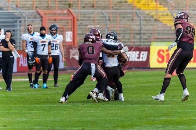 0 Clayton Isbell (Free Saftey) Rhein Fire tackle 22 Dawid Brzozowski (Running Back) Panthers Wroclaw Rhein Fire vs Alpine Rams, Panthers Wroclawl, American Football League Europe, Semi Final, 2026, 30.08.2026, Duisburg Schauinsland-Reisen-Arena Germany Copyright: xPFA ChristopherxMettkenx