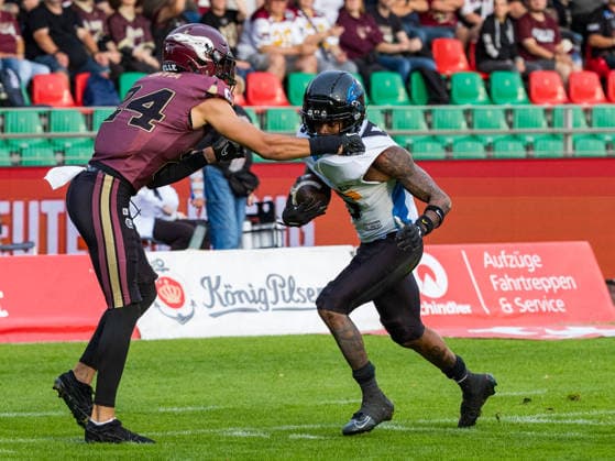 24 Dereck Onyia (Defensive Back) Rhein Fire tackle 5 Michael Harley Jr (Wide Receiver) Panthers Wroclaw Rhein Fire vs Alpine Rams, Panthers Wroclawl, American Football League Europe, Semi Final, 2026, 30.08.2026, Duisburg Schauinsland-Reisen-Arena Germany Copyright: xPFA ChristopherxMettkenx