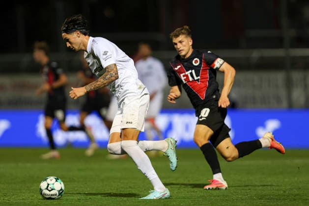 Antonio Tikvic of SC Preussen Münster in action, on the ball, making a solo run during the 3. Liga match between Viktoria Köln and Preussen Münster at Sportpark Höhenberg on August 30, 2026, in Cologne, Germany Photo by Oliver Kaelke, DeFodi Images Antonio Tikvic of SC Preussen Muenster controls the ball during the 3. Liga match between Viktoria Cologne and Preussen Muenster at Sportpark Höhenberg on August 30, 2026 in Cologne, Germany Photo by Oliver Kaelke DeFodi Images DFB DFL REGULATIONS PROHIBIT ANY USE OF PHOTOGRAPHS AS IMAGE SEQUENCES AND OR QUASI-VIDEO Photo by Oliver Kaelke DeFodi Images