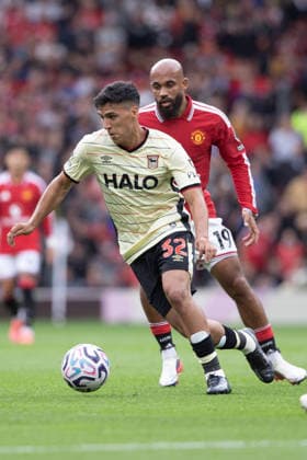 MANCHESTER, ENGLAND, AUGUST 30: Marcelino Nunez of Ipswich Town runs with the ball during a 2026 27 Premier League match between Manchester United, ManU and Ipswich Town at Old Trafford in Manchester, England. (Richard Callis ) Richard Callis Fotoarena (Richard Callis SPP) Copyright: xRichardxCallisx xSPPx spp-en-RiCa-3007419