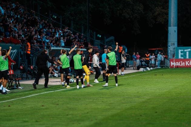 Germany Men s Soccer 3rd Division 2026–2027, Matchday 3: FC Viktoria Köln vs. SC Preußen Münster; the Köln bench celebrates after a 3–1 win; Mariam Wilhelm, coach of FC Viktoria Köln Copyright: xThiemoxRudolphx