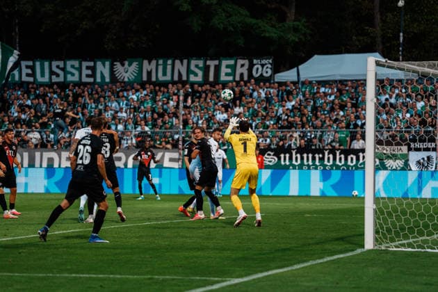 Germany Men s Soccer 3rd Division 2026–2027, Matchday 3: FC Viktoria Köln vs. SC Preußen Münster, Cologne; Arne Schulz (FC Viktoria Köln) intercepts a cross Copyright: xThiemoxRudolphx