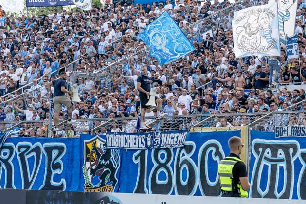 The west stand, filled with Löwen fans, cheerleaders, and a banner reading Munich’s Youth, is rooting for TSV GER, TSV 1860 Munich vs. TSV Landsberg 1882, soccer, Bavarian Regional League, Matchday 6, 2026–2027 season, August 30, 2026 DFL and DFB regulations prohibit any use of photographs as image sequences and or quasi-video. Photo: HMB Media, Heike Feiner Copyright: HMBxMedia HeikexFeiner