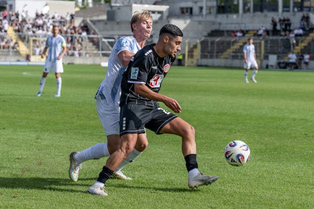 Battle for the Ball: Tackle between Fabio Wagner (TSV 1860 Munich, No. 09) and Halit Yilmaz (TSV 1882 Landsberg, No. 28), GER, TSV 1860 Munich vs. TSV Landsberg 1882, Soccer, Bavarian Regional League, Matchday 6, 2026–2027 Season, August 30, 2026 DFL and DFB regulations prohibit any use of photographs as image sequences and or quasi-video. Photo: HMB Media, Heike Feiner Copyright: HMBxMedia HeikexFeiner