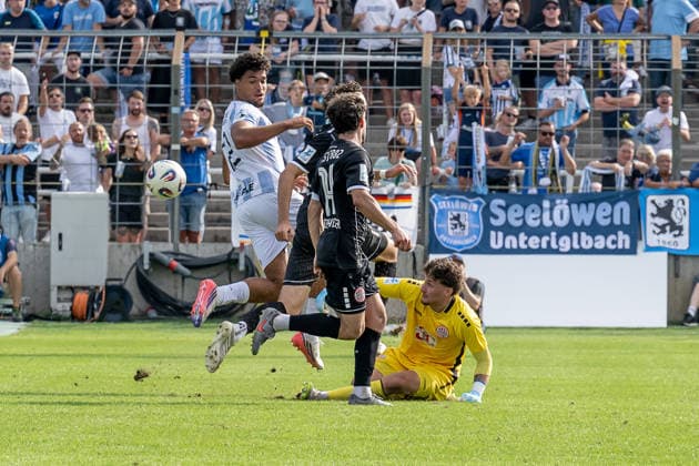 Arian Ortivero Calderon (TSV 1860 Munich, 12) is being marked by Maximilian Holdenrieder (TSV 1882 Landsberg, 14), David Bauer (TSV 1882 Landsberg, 29), and goalkeeper Leopold Leimeister, TSV 1882 Landsberg, 01, held back GER, TSV 1860 Munich vs. TSV 1882 Landsberg, soccer, Bavarian Regional League, Matchday 6, 2026–2027 season, August 30, 2026 DFL DFB regulations prohibit any use of photographs as image sequences and or quasi-video. Photo: HMB Media, Heike Feiner Copyright: HMBxMedia HeikexFeiner