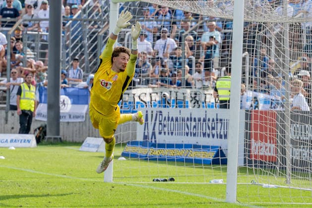 Flying save by Leopold Leimeister, goalkeeper, TSV 1882 Landsberg, 01 GER, TSV 1860 Munich vs. TSV Landsberg 1882, Soccer, Bavarian Regional League, Matchday 6, 2026–2027 Season, August 30, 2026 DFL DFB regulations prohibit any use of photographs as image sequences and or quasi-video. Photo: HMB Media, Heike Feiner Copyright: HMBxMedia HeikexFeiner