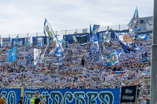 The Löwen fans in the Westkurve performing a scarf parade before kickoff: GER, TSV 1860 Munich vs. TSV Landsberg 1882, soccer, Bavarian Regional League, Matchday 6, 2026–2027 season, August 30, 2026 DFL DFB regulations prohibit any use of photographs as image sequences and or quasi-video. Photo: HMB Media, Heike Feiner Copyright: HMBxMedia HeikexFeiner