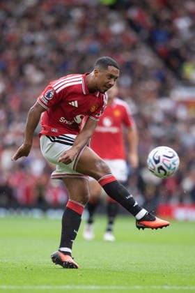MANCHESTER, ENGLAND, AUGUST 30: Manchester United, ManU s Youri Tielemans shoots at goal during a 2026 27 Premier League match between Manchester United and Ipswich Town at Old Trafford in Manchester, England. (Richard Callis ) Richard Callis Fotoarena (Richard Callis SPP) Copyright: xRichardxCallisx xSPPx spp-en-RiCa-3007428