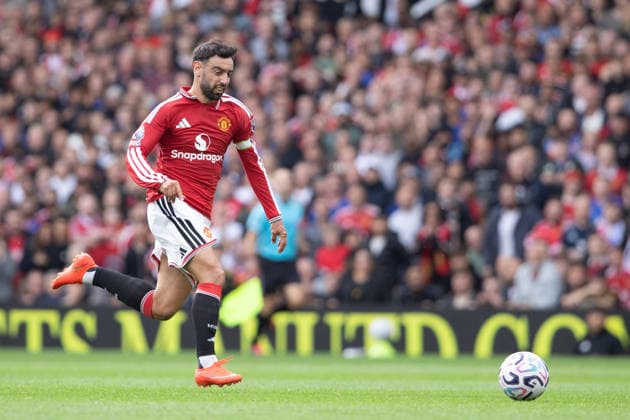 MANCHESTER, ENGLAND, AUGUST 30: Manchester United, ManU s Bruno Fernandes runs with the ball during a 2026 27 Premier League match between Manchester United and Ipswich Town at Old Trafford in Manchester, England. (Richard Callis ) Richard Callis Fotoarena (Richard Callis SPP) Copyright: xRichardxCallisx xSPPx spp-en-RiCa-3007442