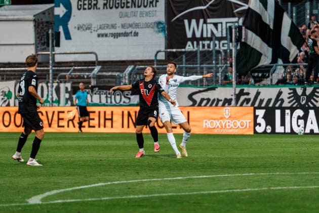 Germany Men s Soccer 3rd Division 2026–2027, Matchday 3: FC Viktoria Köln vs. SC Preußen Münster—Cologne sends a high ball to Felix Higl of SC Preußen Münster (No. 33) as he battles for the ball against Tobias Eisenhuth of FC Viktoria Köln (No. 6) Copyright: xThiemoxRudolphx
