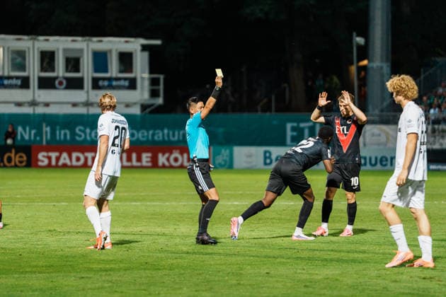 Germany Men s Soccer 3rd Division 2026–2027, Matchday 3: FC Viktoria Köln vs. SC Preußen Münster, Cologne. Referee Ryo Tanimoto (Japan), FIFA Referee, shows a yellow card to Antonio Tikvic of SC Preußen Münster, 4 Copyright: xThiemoxRudolphx